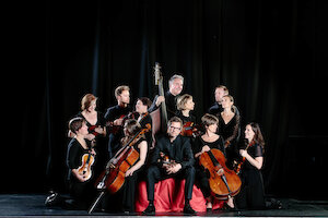 SE Group Shot 1 - Black Curtain