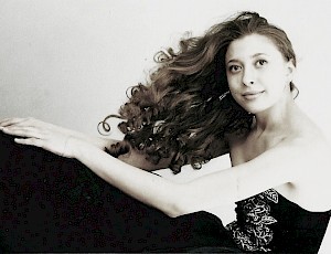 578869_273654579389987_208301442_n